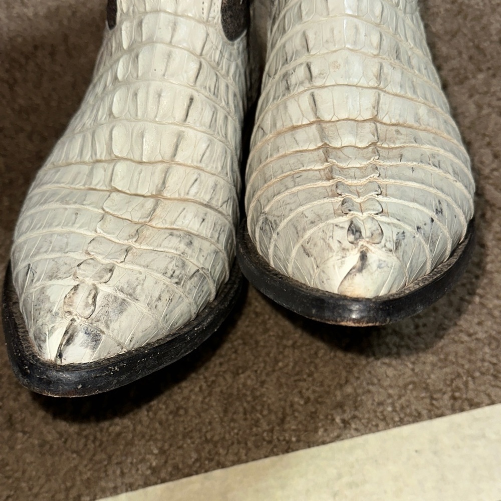 Aguila Real White and Gray crocodile Cowboy Boots with Belt - Picture 5 of 11
